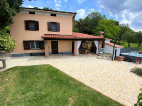 Tolles Ferienhaus In Supetarska Draga Mit Garten